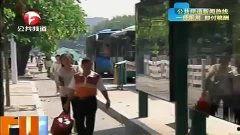 欧美街头吓路人视频播放,欧美街头惊悚视频引发路人恐慌