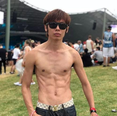 欧美师哥露腹肌视频