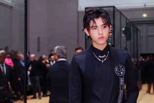 陈飞宇赵丽颖吃瓜视频,吃瓜视频曝光恋情疑云